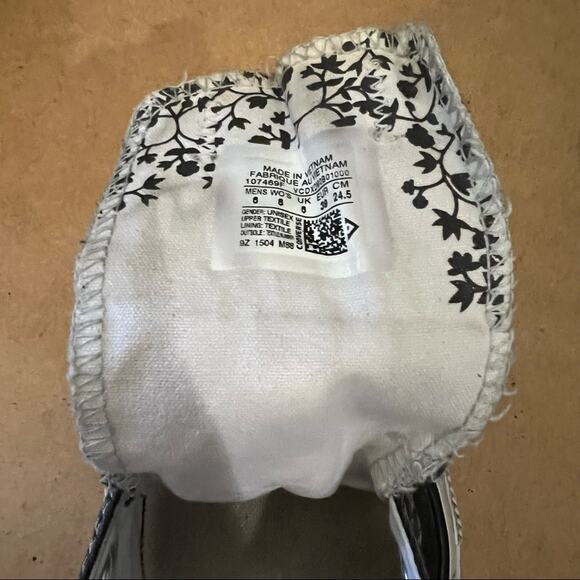 Converse Chuck Taylor Sneakers - Picture 3 of 5